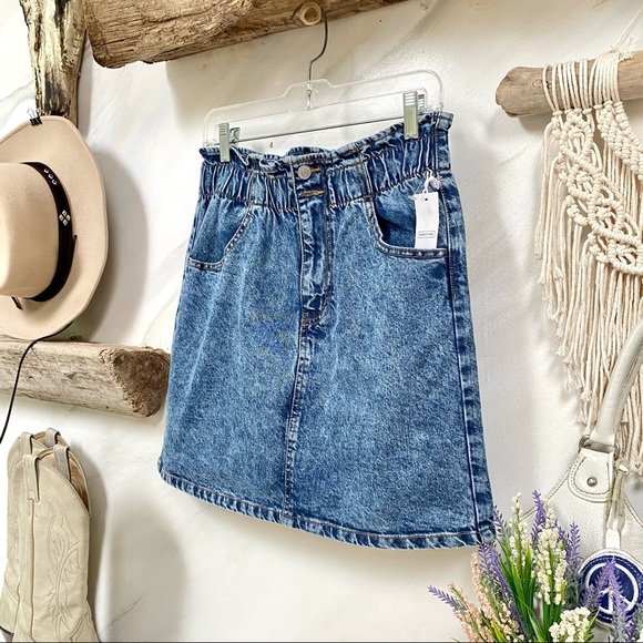 Sweet perfectly distressed jean skirt w shirred elasticated waist & retro vibe - Picture 3 of 14